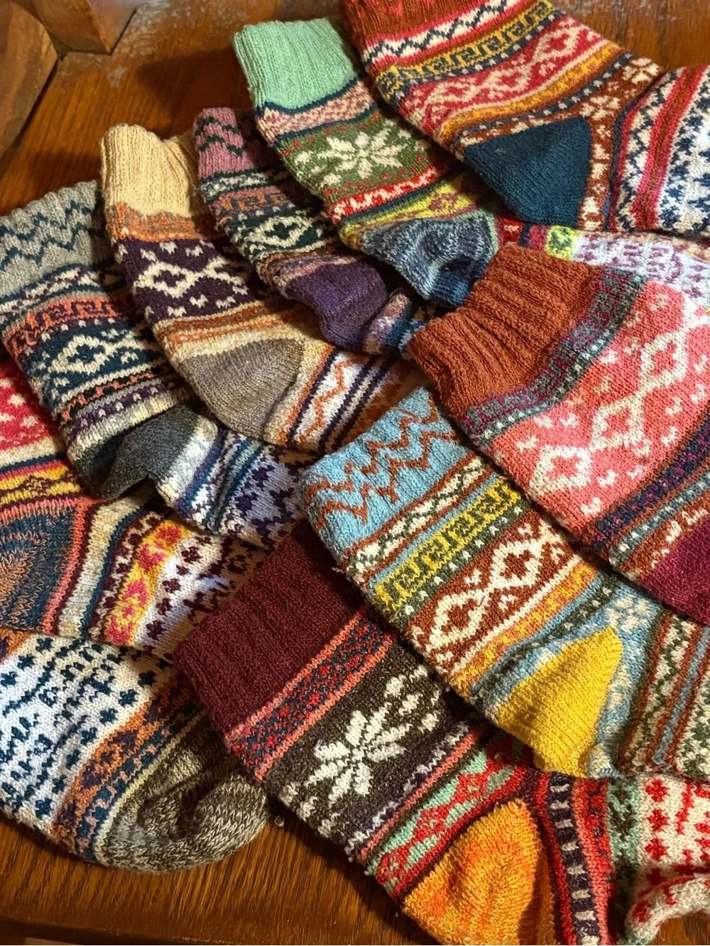 10 pairs of multi colored striped socks, women’s sz medium